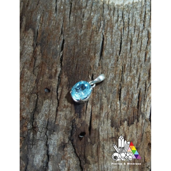 Pendentif Topaze Bleu Clair - Facetté - Vertus des Pierres fines - Lithothérapie