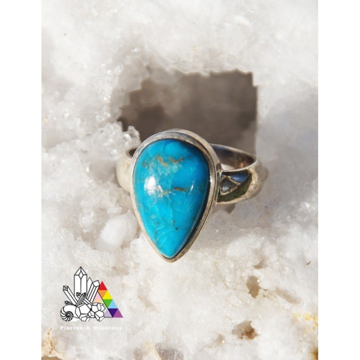Magnifique bague avec une Turquoise serti par de l'argent - Vertus des Pierres - Pierres & Minéraux