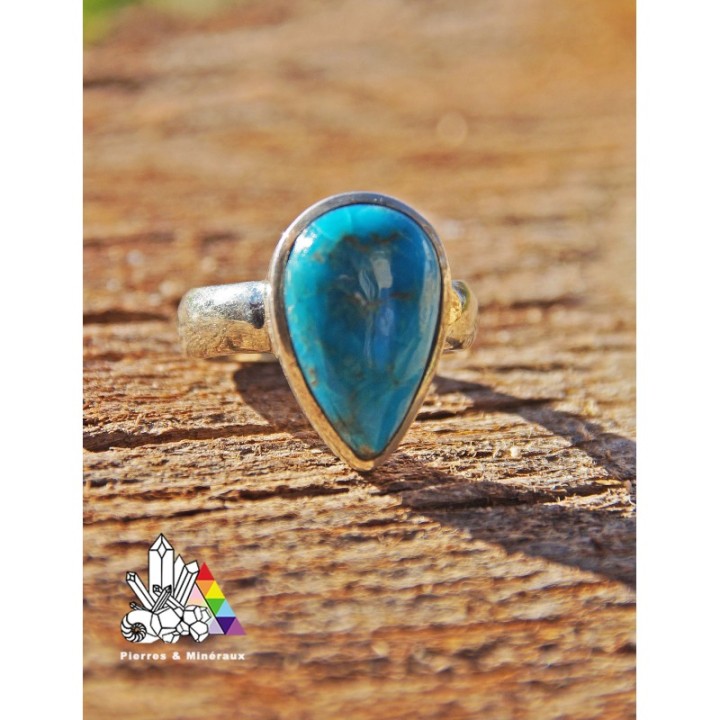 Magnifique bague avec une Turquoise serti par de l'argent - Vertus des Pierres - Pierres & Minéraux