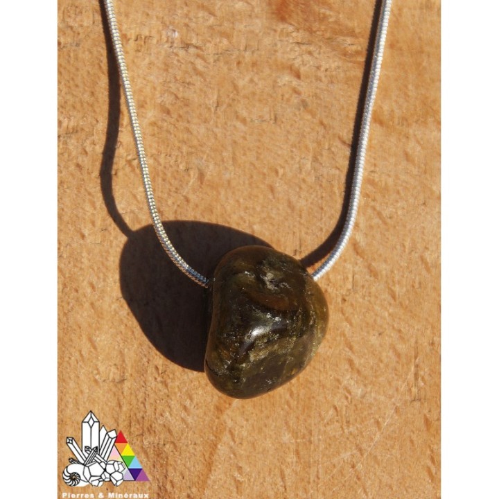 Grenat Grossulaire Vert - Vertus Grenats - Pierres Percées - Lithothérapie - Pierres et Minéraux