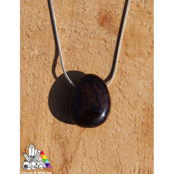 Grenat Rouge - Pierres Percées - Lithothérapie - Pierres et Minéraux - France